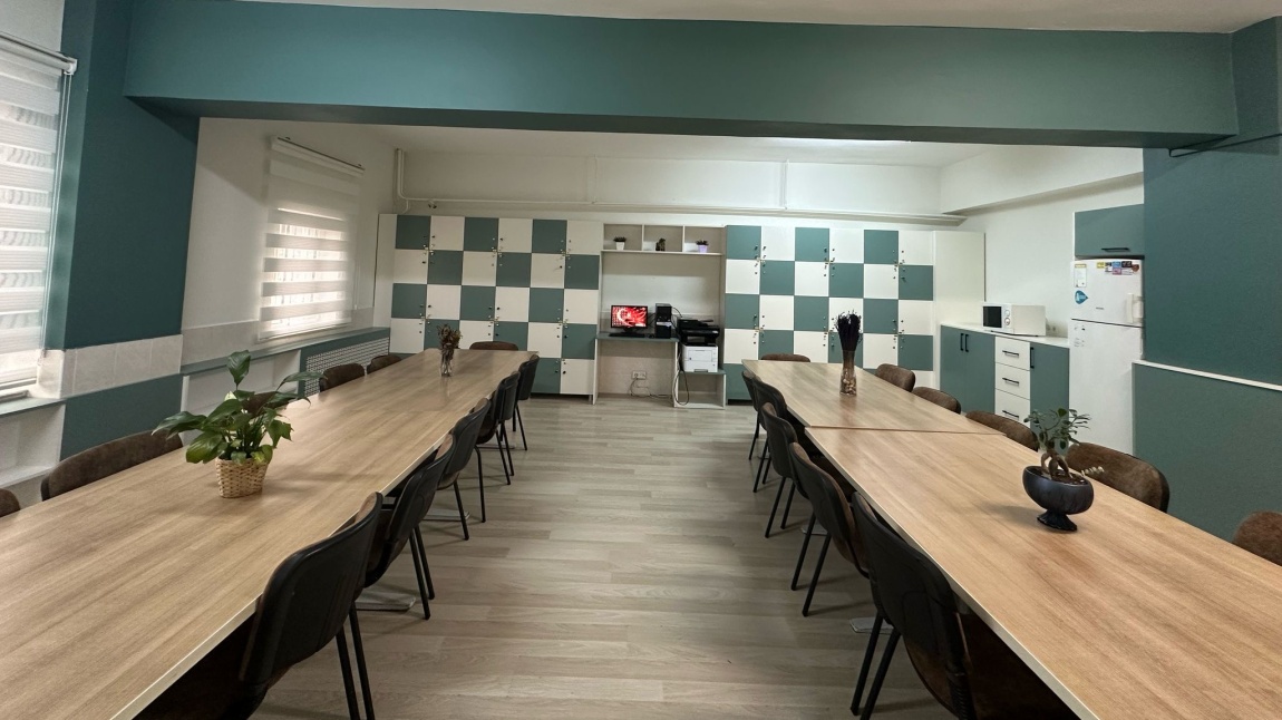 İbni Sina Ortaokulu Öğretmenler Odası 